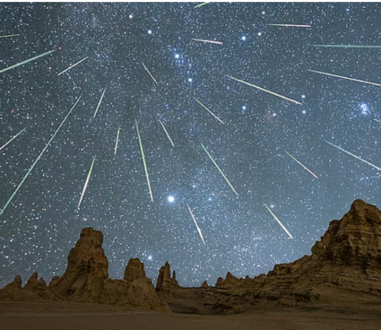 উল্কাবৃষ্টি আর ধূমকেতু দেখা যাবে আজ রাতে