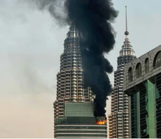 কুয়ালালামপুরে পেট্রোনাস টাওয়ার ৩–এ আগুন