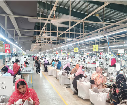 পণ্য রপ্তানিতে বিলিয়ন ডলারের কাছে ইয়াংওয়ান, অর্ধবিলিয়ন ছাড়িয়ে হা-মীম, মণ্ডল ও ডিবিএল