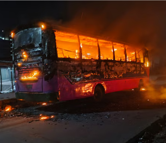 গাজীপুরে ভোরে দাঁড়িয়ে থাকা আরেকটি বাসে অগ্নিসংযোগ
