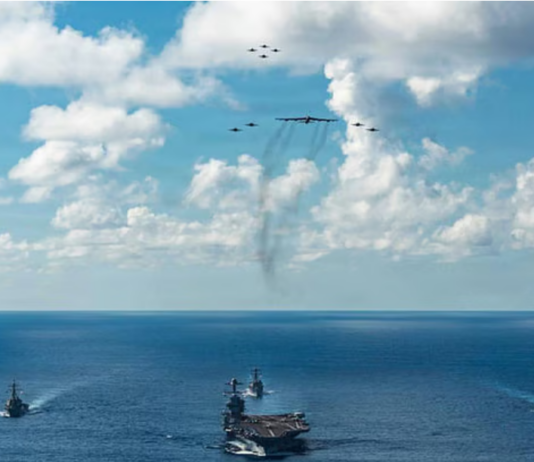 রণতরিসহ ডজনখানেক যুদ্ধজাহাজ ও ১৫ হাজার সেনা মোতায়েন, ভেনেজুয়েলায় মার্কিন হামলা কি আসন্ন