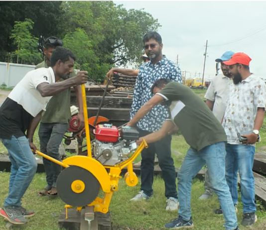 রেলের ৭ লাখ টাকার যন্ত্র ২৭ হাজারে বানালেন তিনি