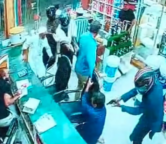 মিরপুরে যুবদল নেতাকে হত্যার পর পালানোর সময় অটোরিকশাচালককেও গুলি