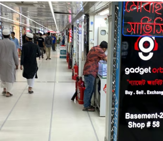 ডিবি থেকে পিয়াসকে ছাড়ার পর আজ খুলল বসুন্ধরাসহ সব মোবাইল মার্কেট