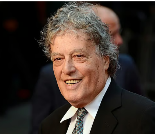 অস্কারজয়ী চিত্রনাট্যকার ও নাট্যকার টম স্টপার্ড মারা গেছেন