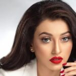 পরিচালকের উপহারের ফোন ছিনতাই, বিপাকে নায়িকা