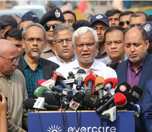 খালেদা জিয়া সুস্থ হয়ে উঠবেন, গুজবে কান দেবেন না: ডা. জাহিদ হোসেন