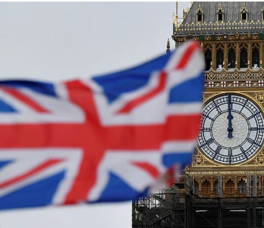 বাংলাদেশ ও পাকিস্তানি শিক্ষার্থীদের ভর্তি বন্ধ ও স্থগিত করেছে যুক্তরাজ্যের বিভিন্ন বিশ্ববিদ্যালয়