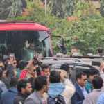 হাত নেড়ে শুভেচ্ছা জানাচ্ছেন তারেক রহমান, জনস্রোত ঠেলে এগোচ্ছে বাস