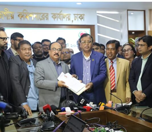 ঢাকা-১৭ আসনে তারেক রহমানের মনোনয়নপত্র জমা