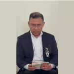 মায়ের কফিনের পাশে কোরআন তিলাওয়াত করছেন তারেক রহমান